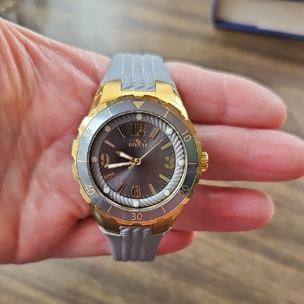 Invicta Watch Water Resistance Gold Gray Watch Silicone Angel 17483 Quartz